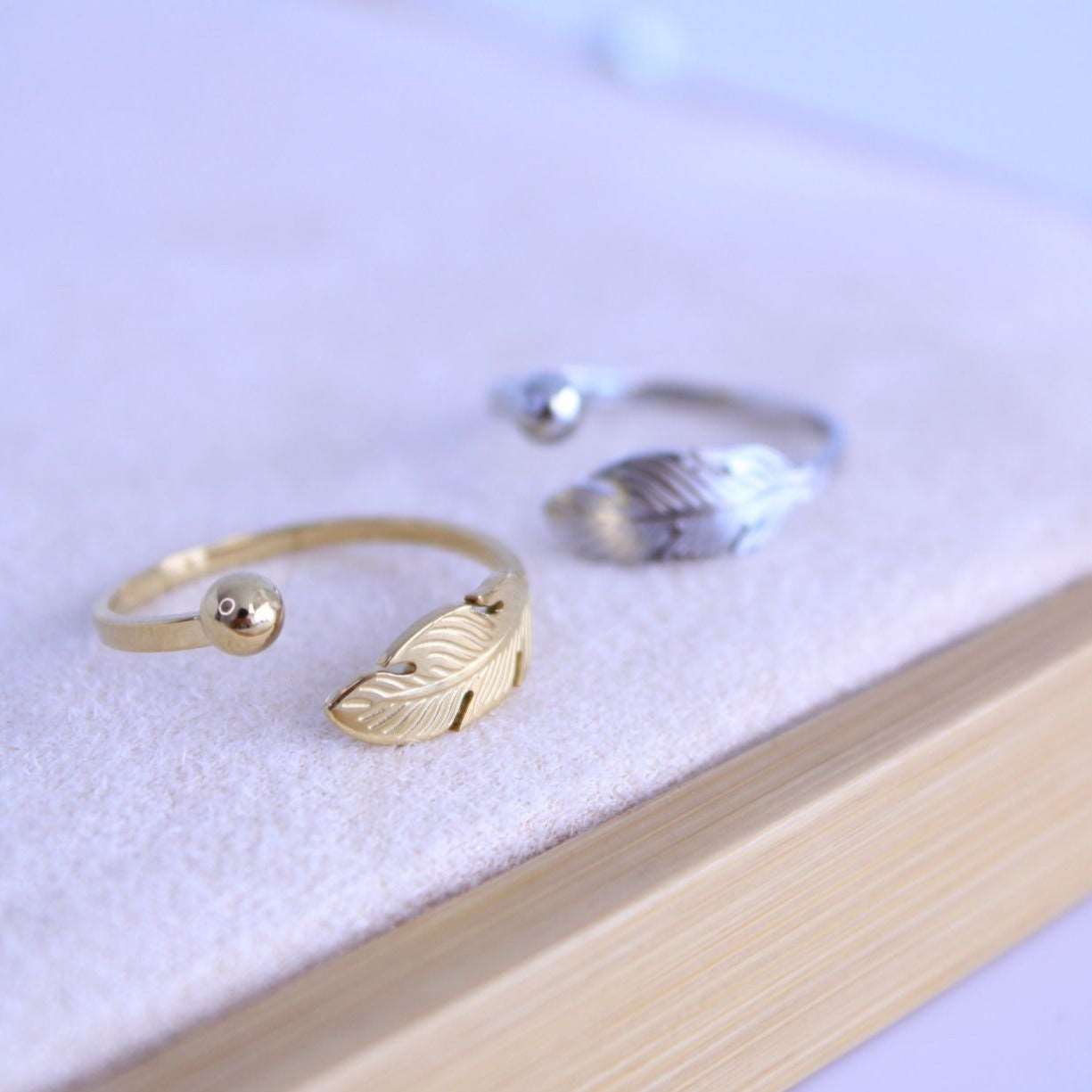Anillo Pluma y Bola - hetikashop