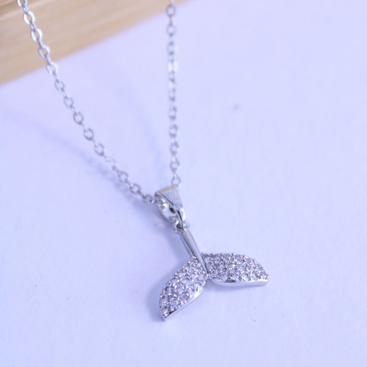 Collar Cola de Ballena Shine - hetikashop