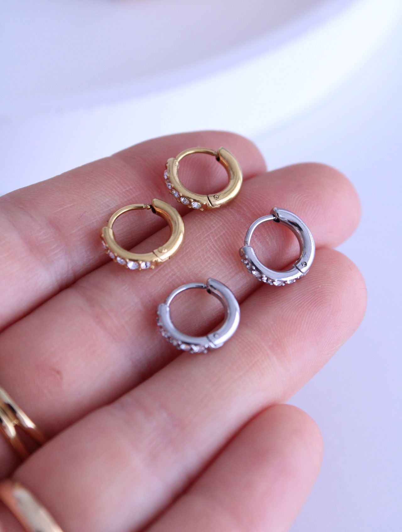Mini Pendientes Aro con Brillantes