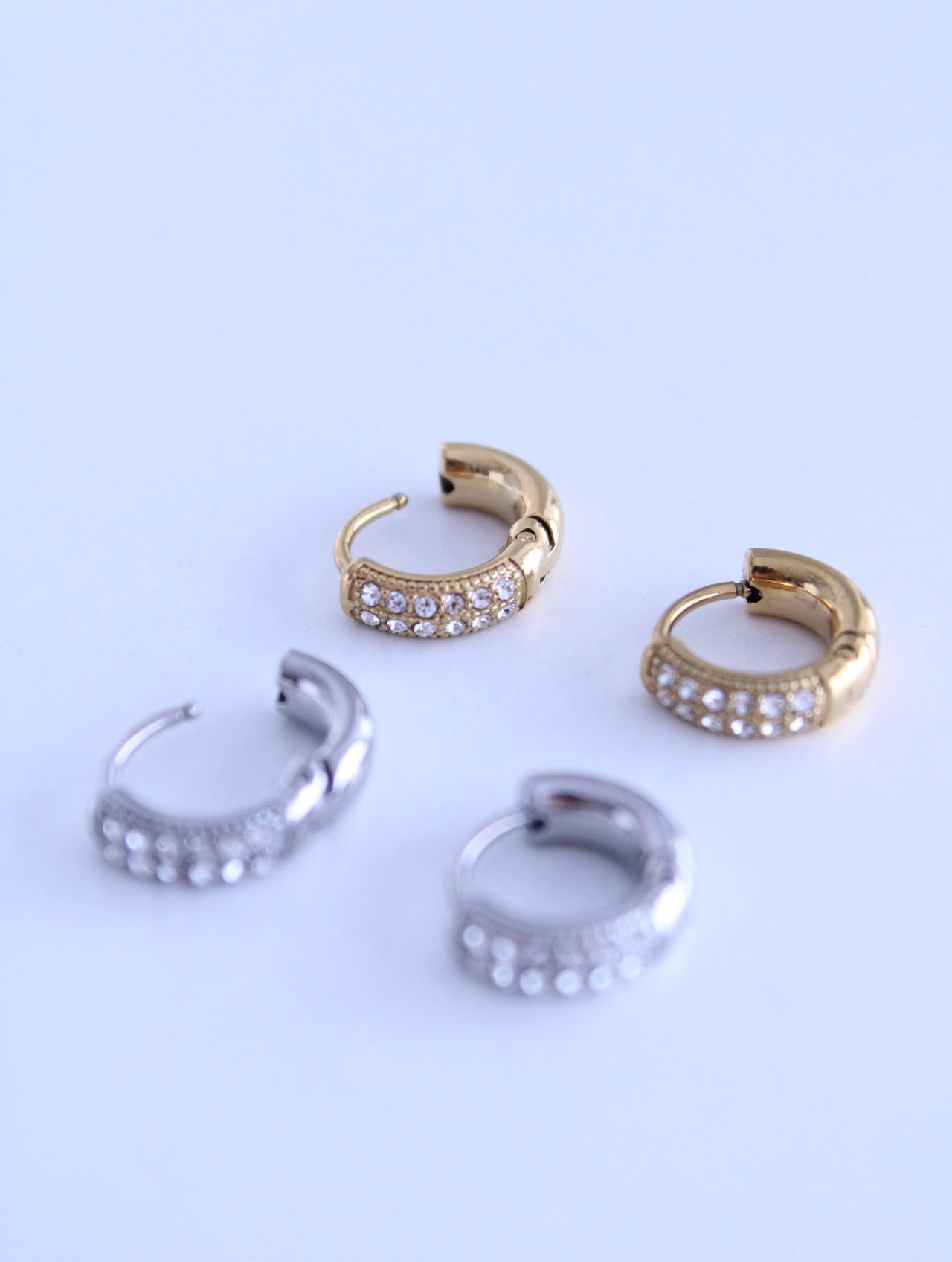 Pendientes Aro Minimal con Circonitas