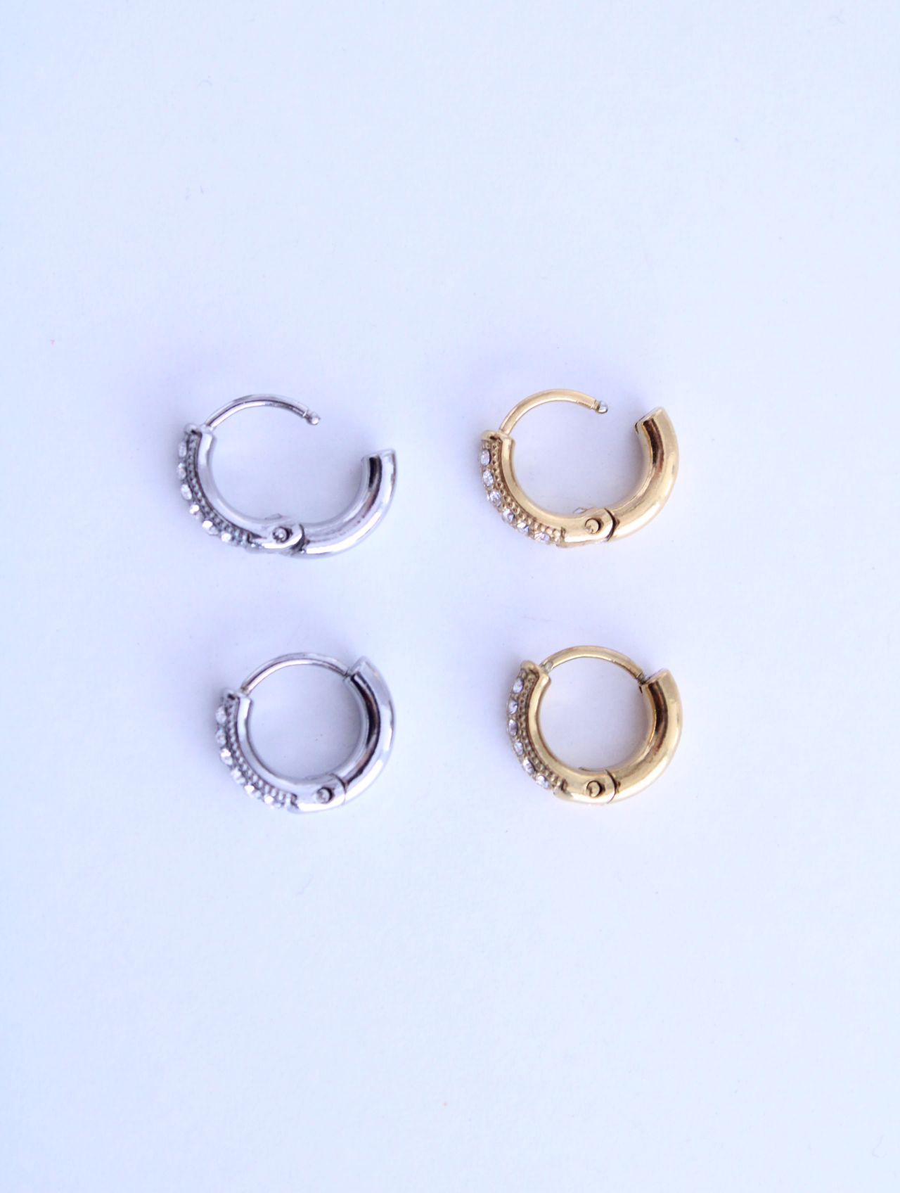 Pendientes Aro Minimal con Circonitas
