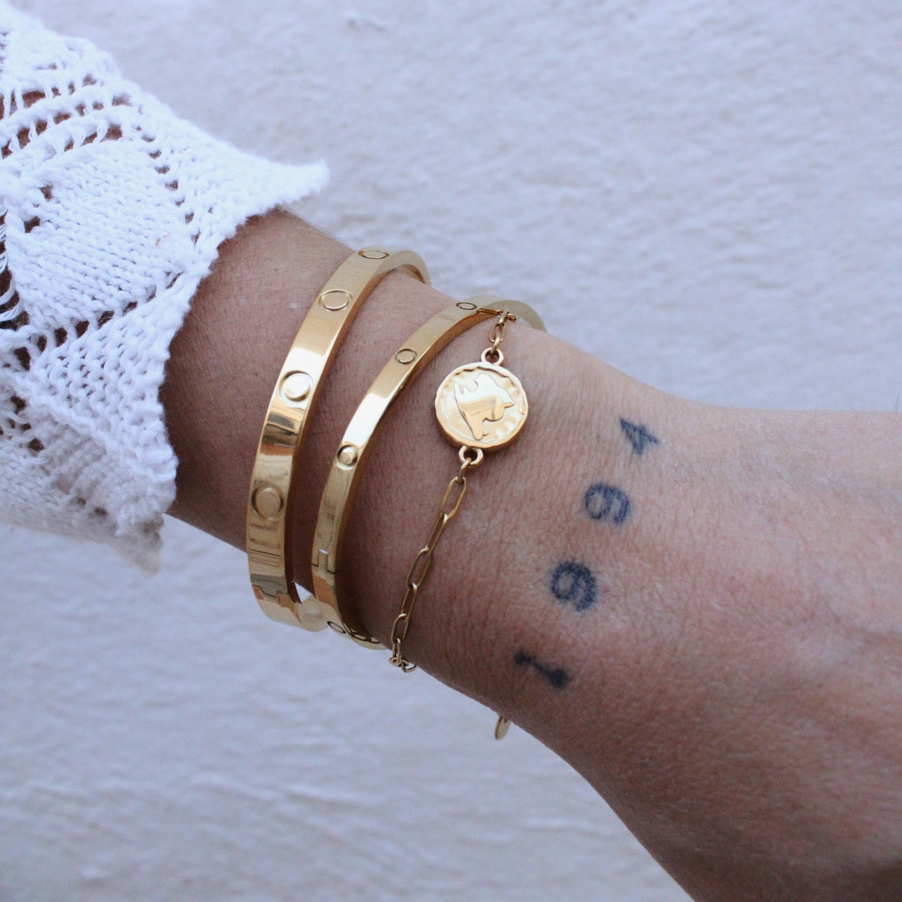 Pulsera Moneda con la silueta de Mallorca: joyería mediterránea de Hétika