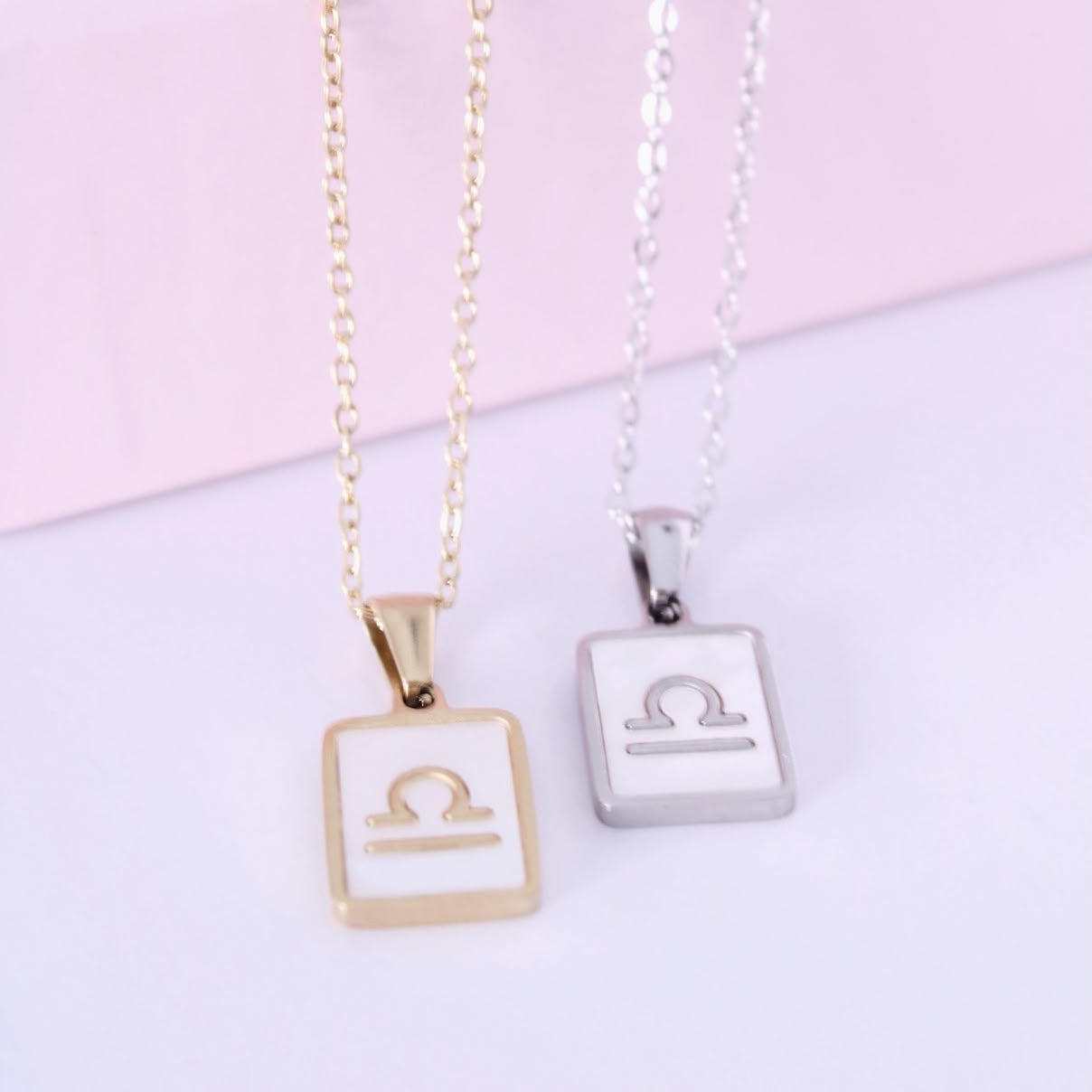 Collar del signo Libra de acero inoxidable con nácar de Hétika