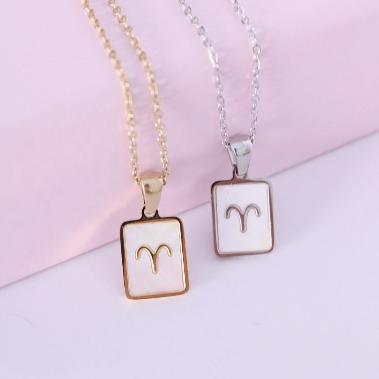 Collar del signo Aries de acero inoxidable con nácar de Hétika