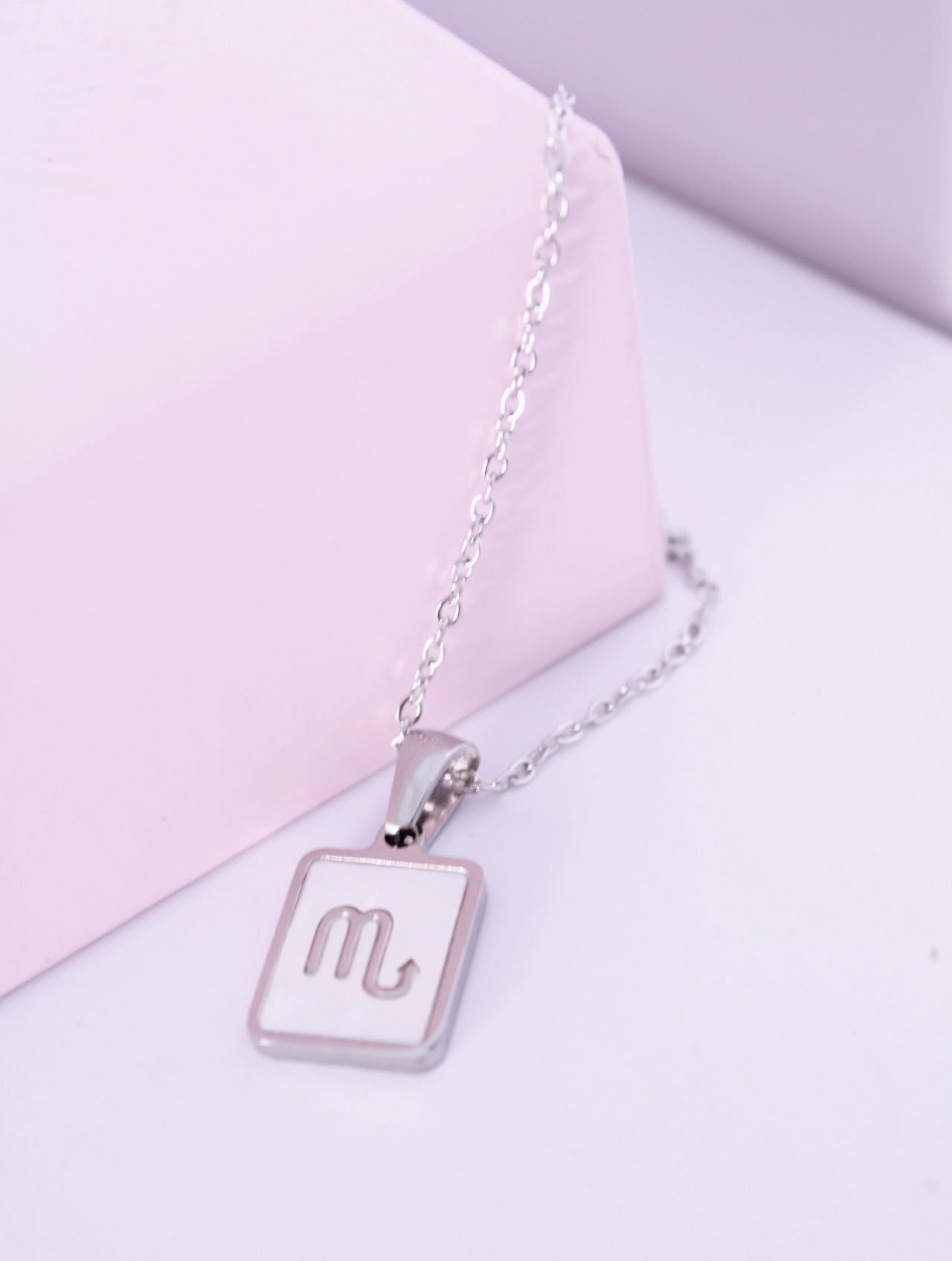 Collar Escorpio con cadena fina ajustable de acero inoxidable