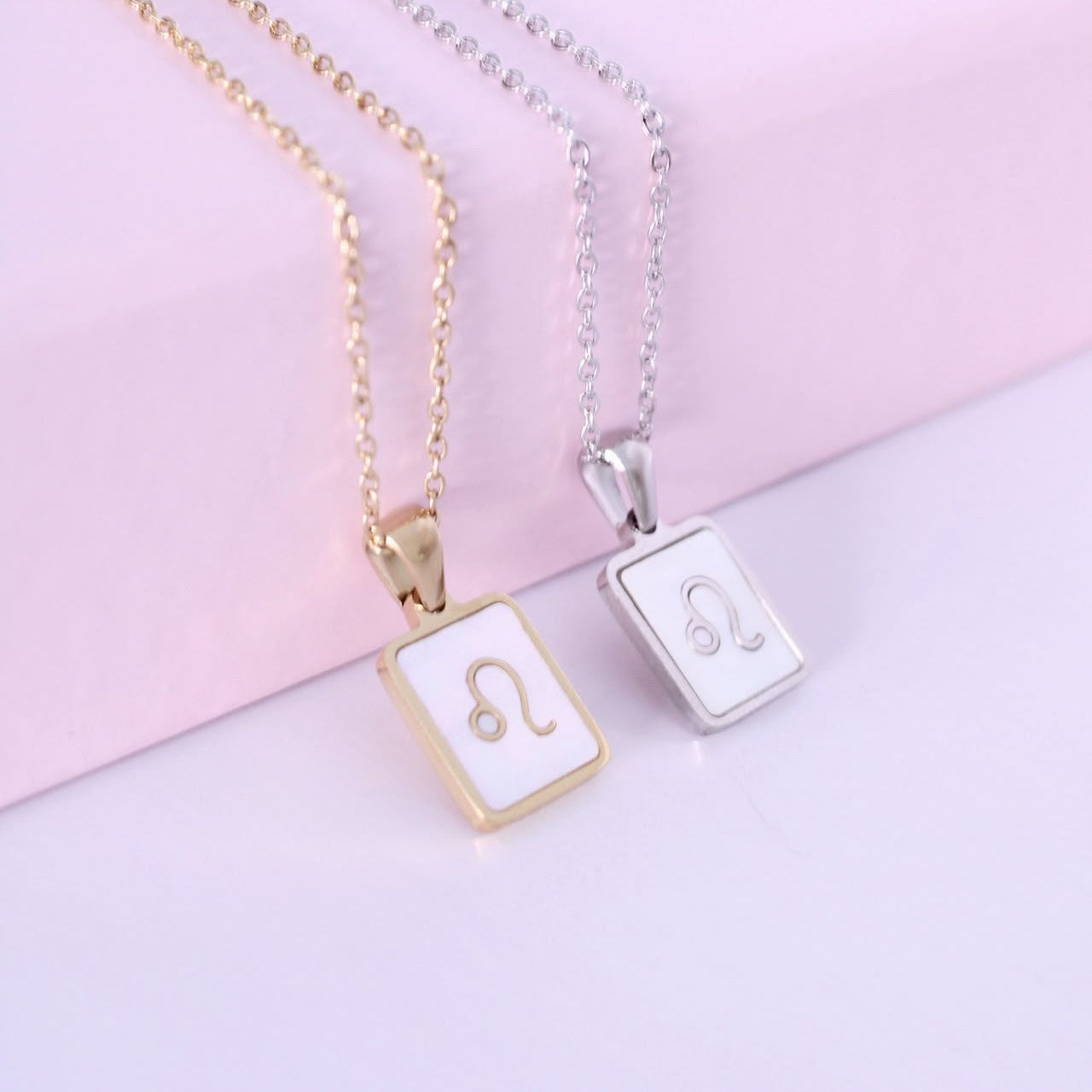 Collar del signo Leo de acero inoxidable con nácar de Hétika