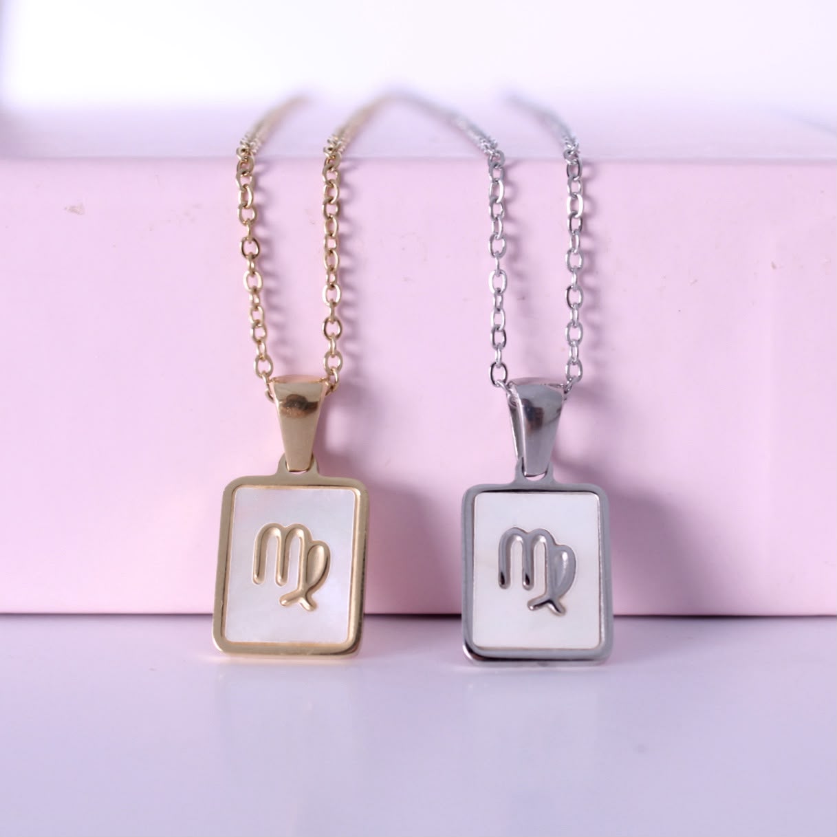 Collar del signo Virgo de acero inoxidable con nácar de Hétika