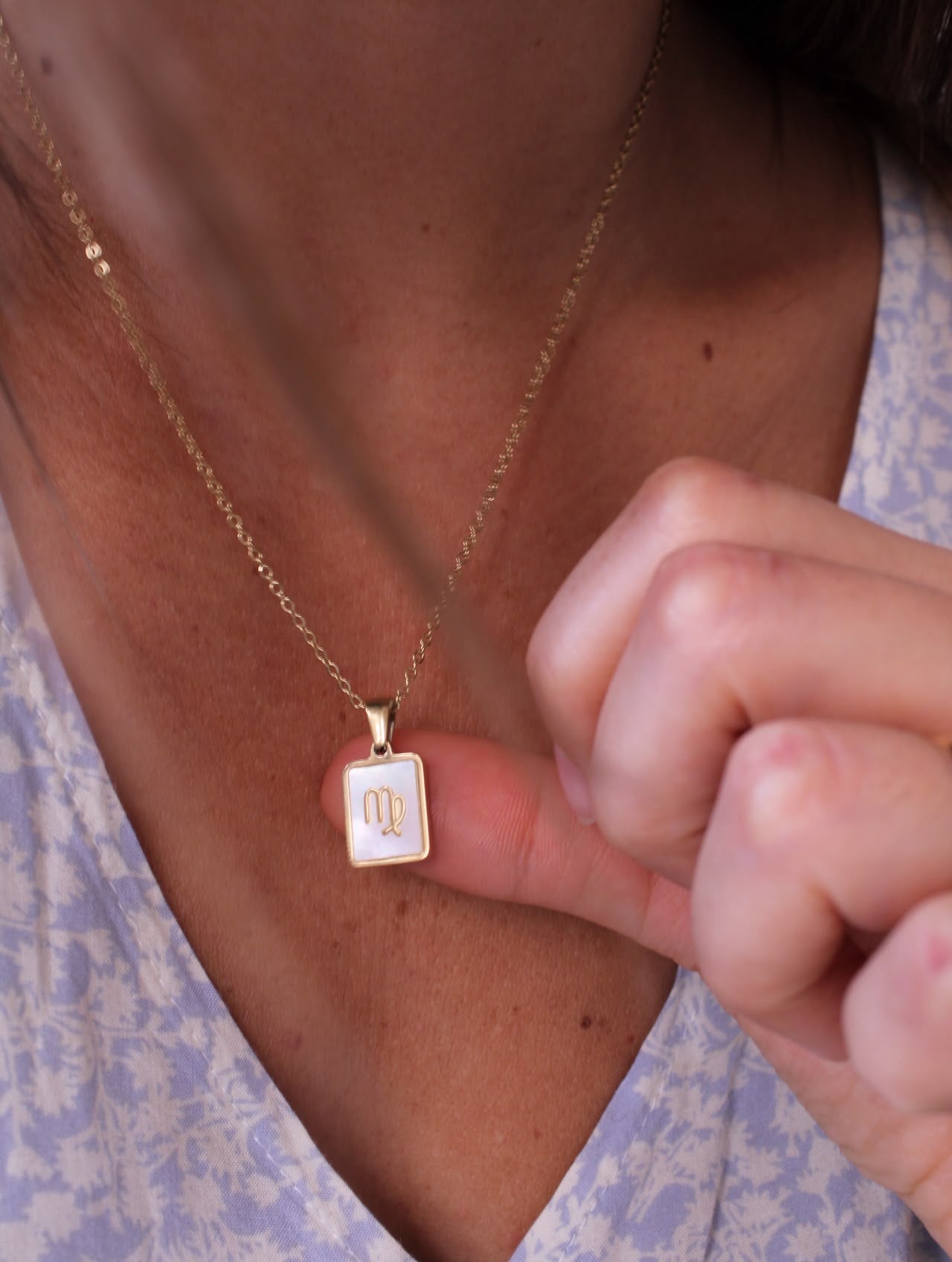 Collar Virgo con cadena fina ajustable de acero inoxidable