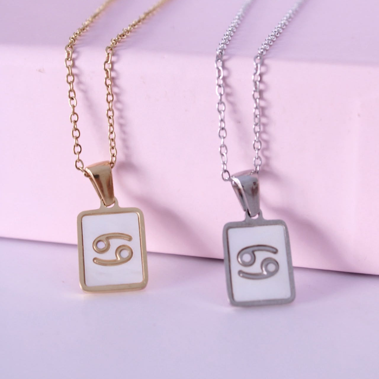Collar del signo Cáncer de acero inoxidable con nácar de Hétika