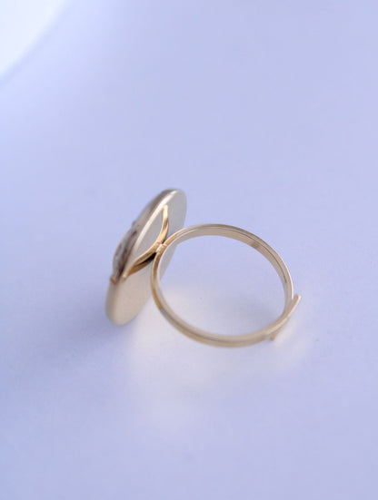 Anillo Ajustable Sol Dorado con Nácar