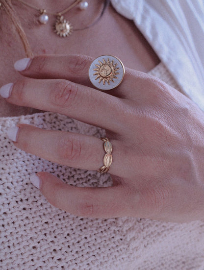 Anillo Ajustable Sol Dorado con Nácar